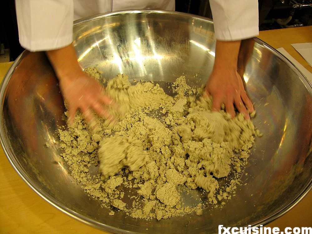 Making soba noodles