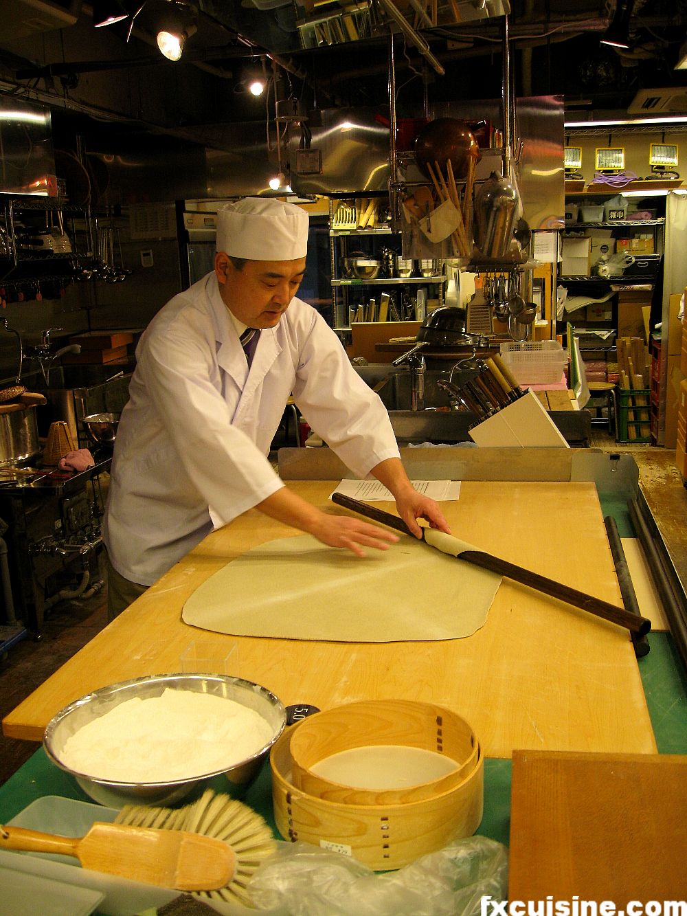 Making soba noodles